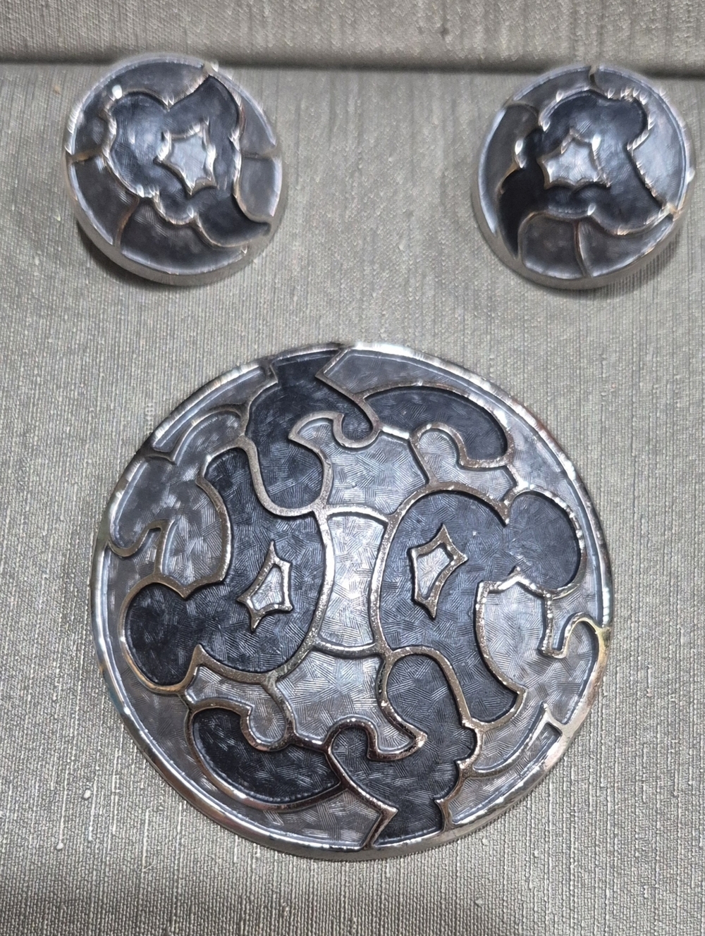 Kramer Round Silver-tone Gray Inlay Medallion Brooch & Matching Clip Earrings
